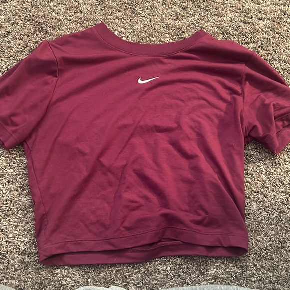 nike tee shirt, maroon - Picture 1 of 3